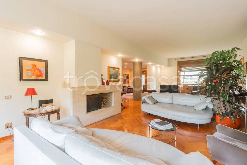 casa indipendente in vendita a Desio