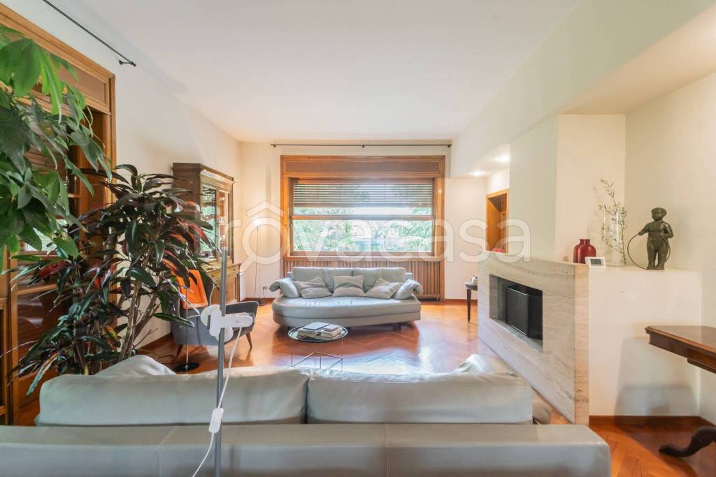 casa indipendente in vendita a Desio