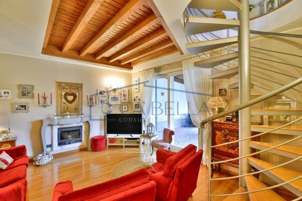 casa indipendente in vendita a Desio