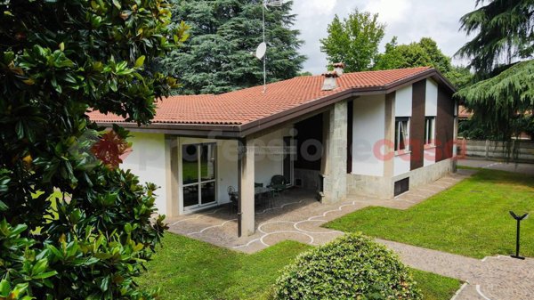 casa indipendente in vendita a Desio