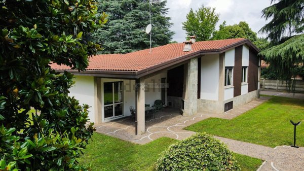 casa indipendente in vendita a Desio