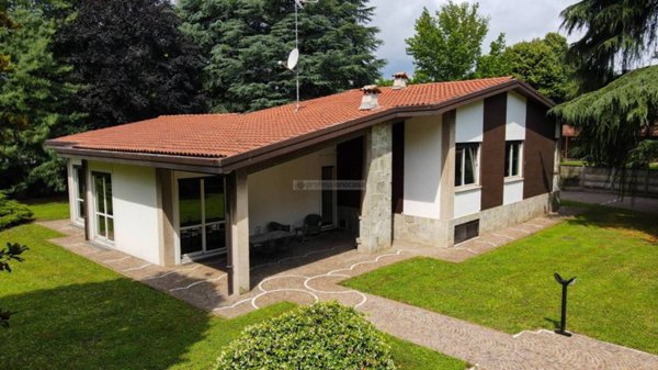 casa indipendente in vendita a Desio