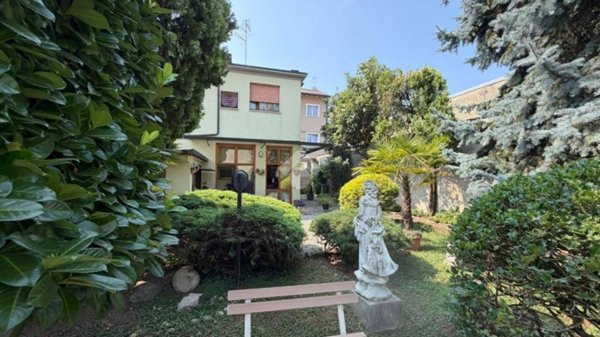 casa indipendente in vendita a Desio