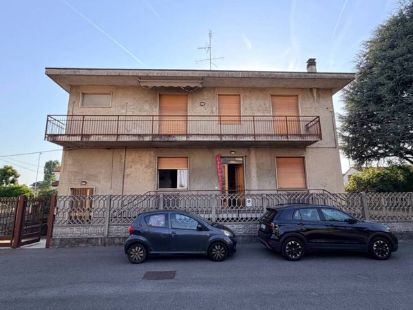 casa indipendente in vendita a Desio