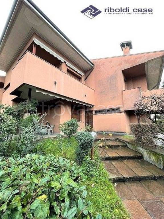 casa indipendente in vendita a Desio
