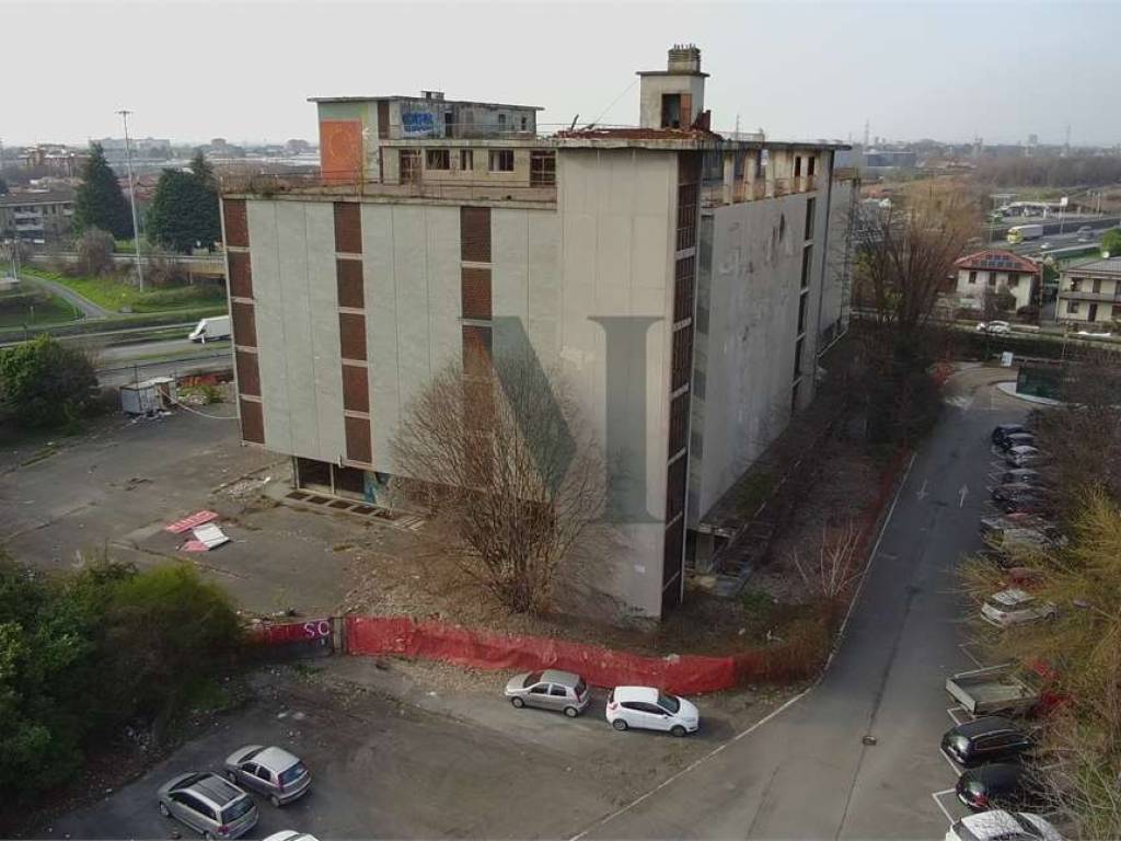 locale commerciale in vendita a Desio