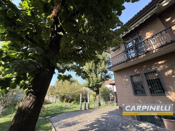 casa indipendente in vendita a Desio