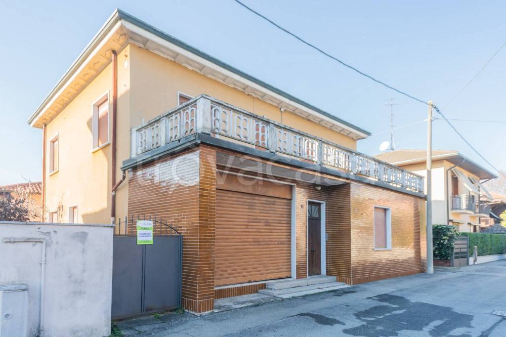 casa indipendente in vendita a Desio