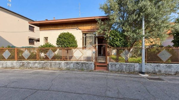 casa indipendente in vendita a Desio