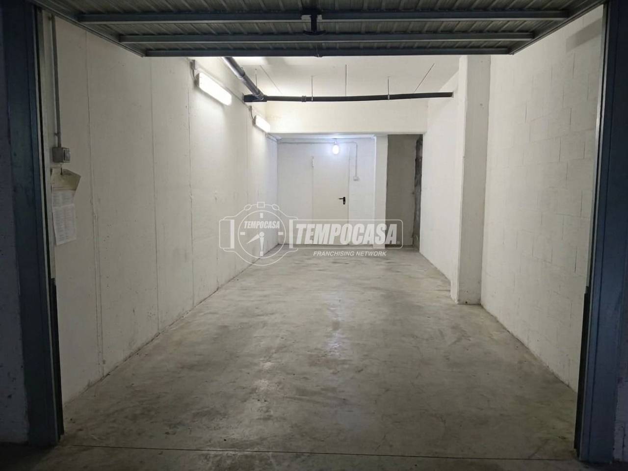 locale commerciale in vendita a Desio