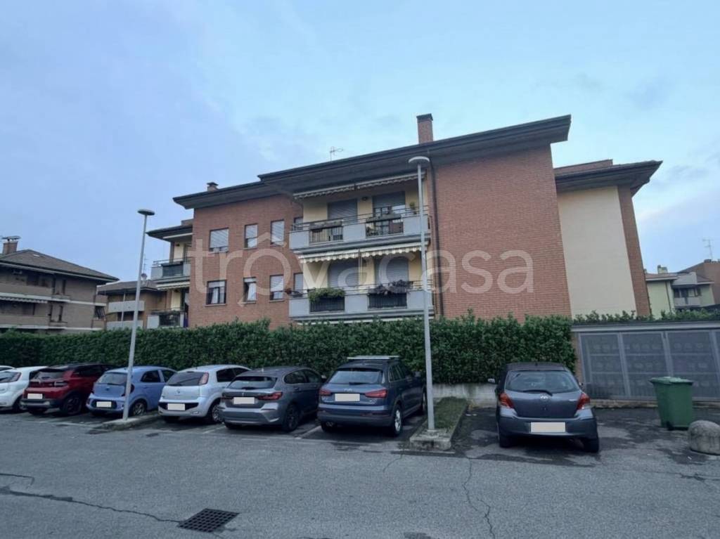locale di sgombero in vendita a Desio