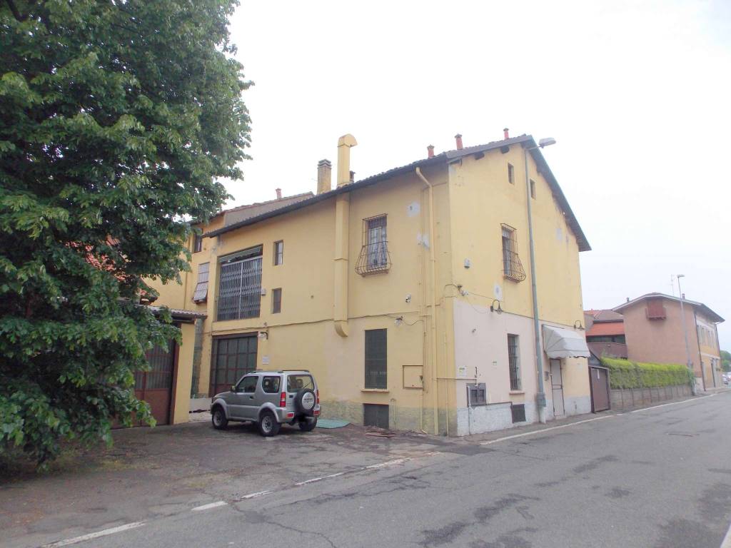 negozio in vendita a Giussano in zona Paina