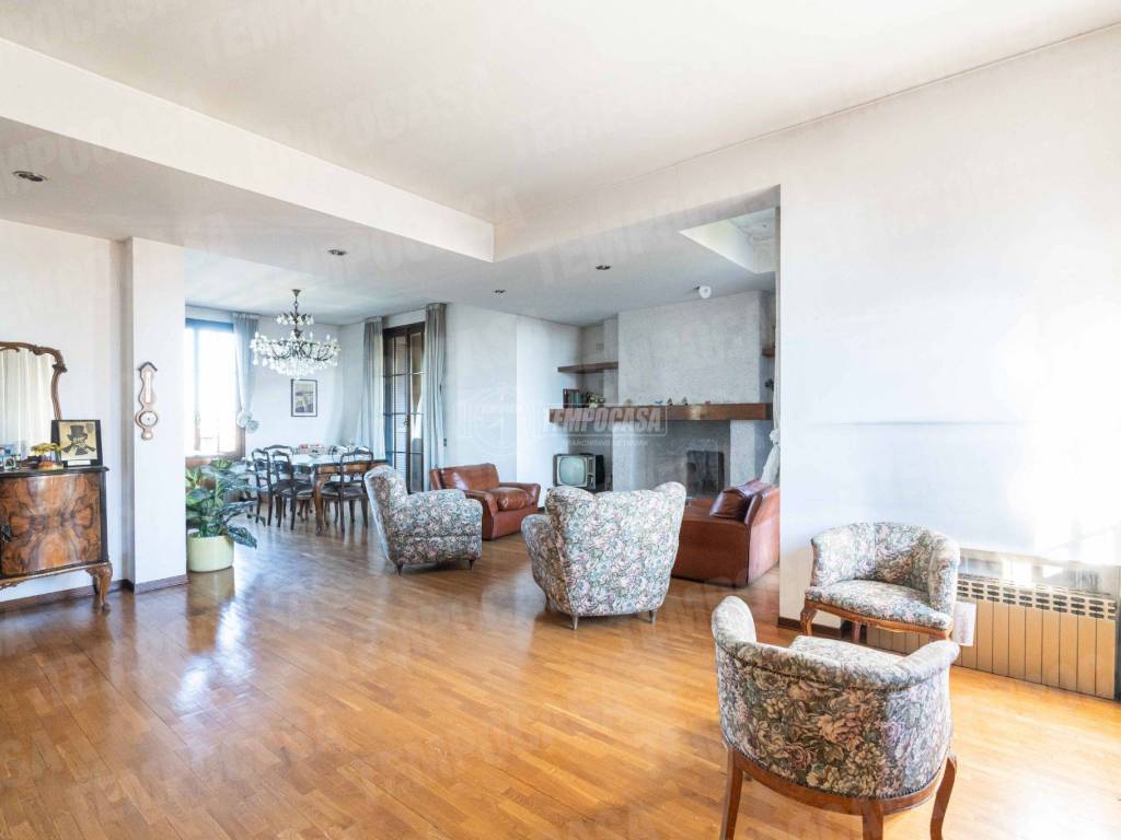 appartamento in vendita a Giussano in zona Paina