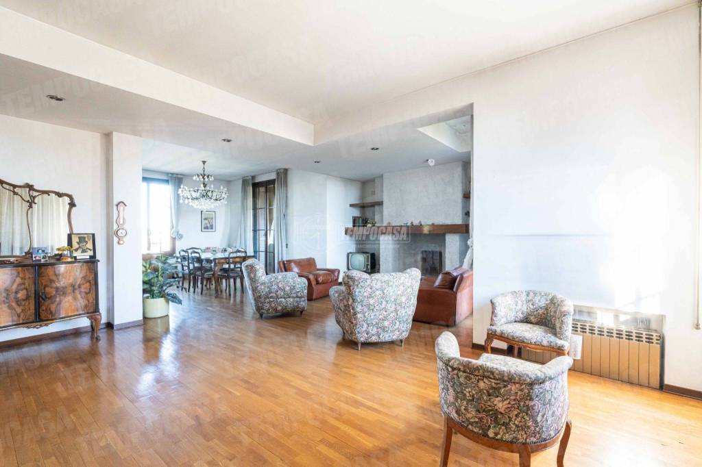 appartamento in vendita a Giussano in zona Paina