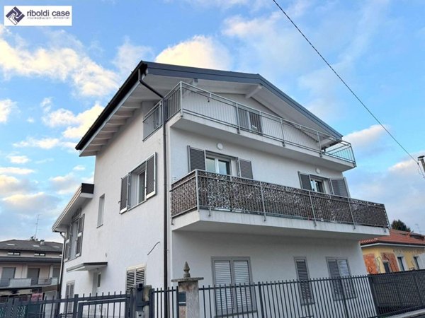 appartamento in vendita a Giussano in zona Paina