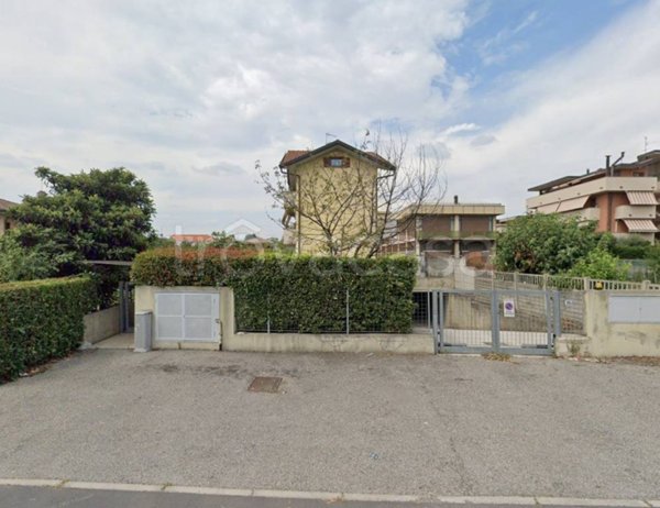 appartamento in vendita a Giussano in zona Paina