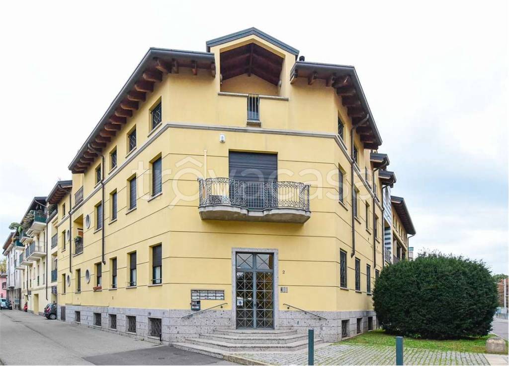 appartamento in vendita a Giussano in zona Paina