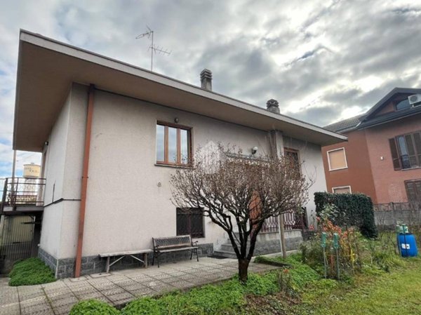 casa indipendente in vendita a Giussano in zona Birone