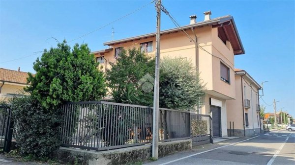 casa indipendente in vendita a Giussano in zona Birone