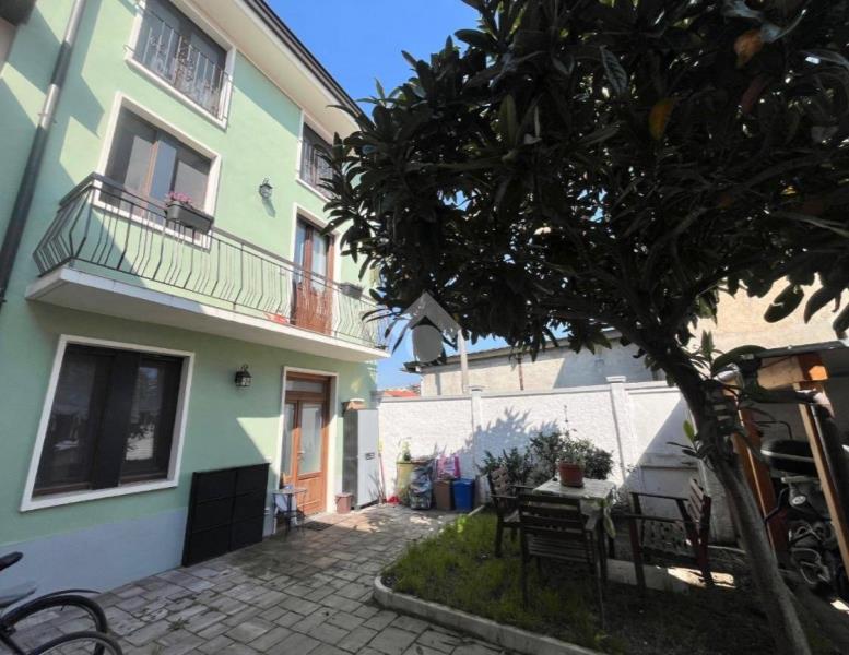 casa indipendente in vendita a Giussano in zona Paina