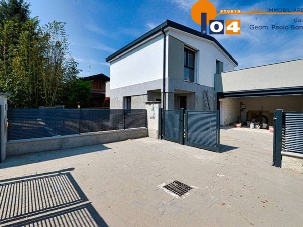 casa indipendente in vendita a Giussano