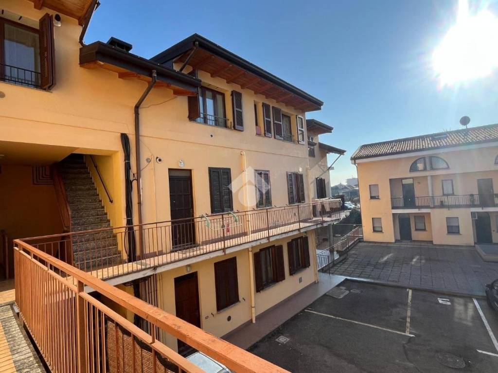 appartamento in vendita a Giussano in zona Paina
