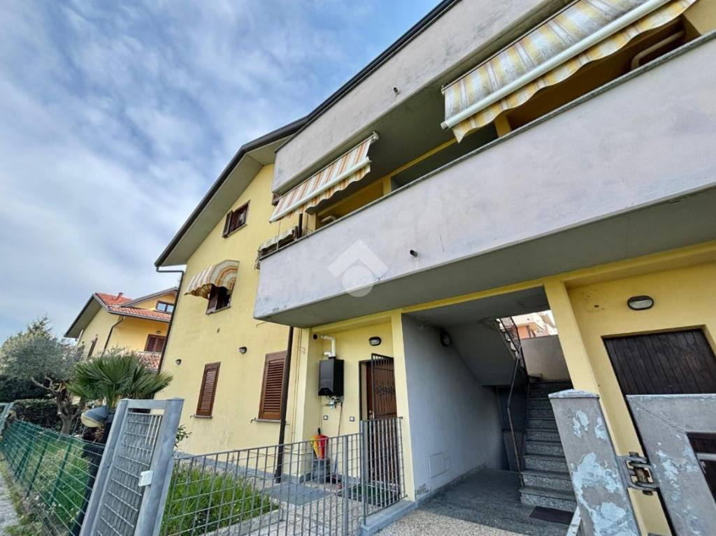 appartamento in vendita a Giussano in zona Paina