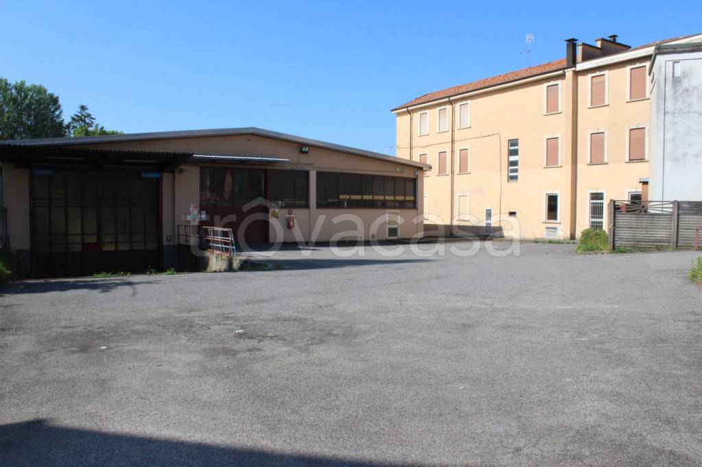 capannone in vendita a Giussano