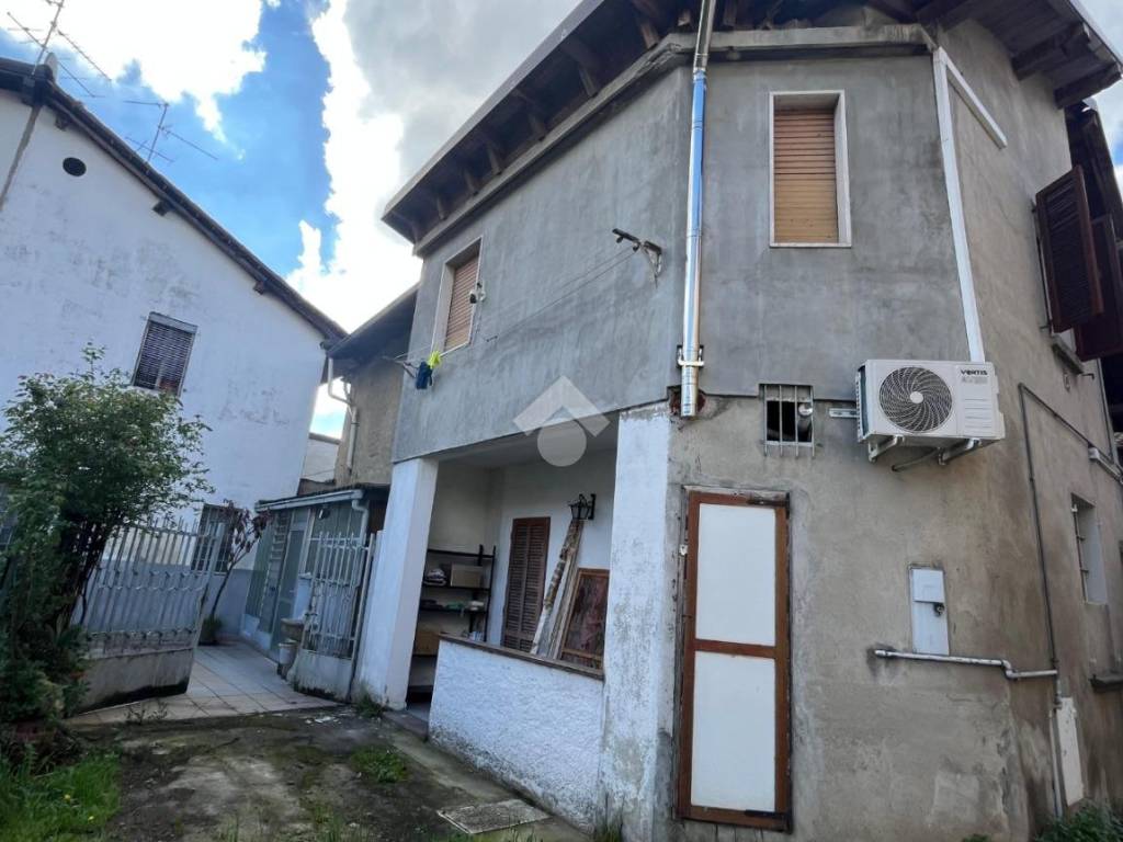 appartamento in vendita a Giussano in zona Paina