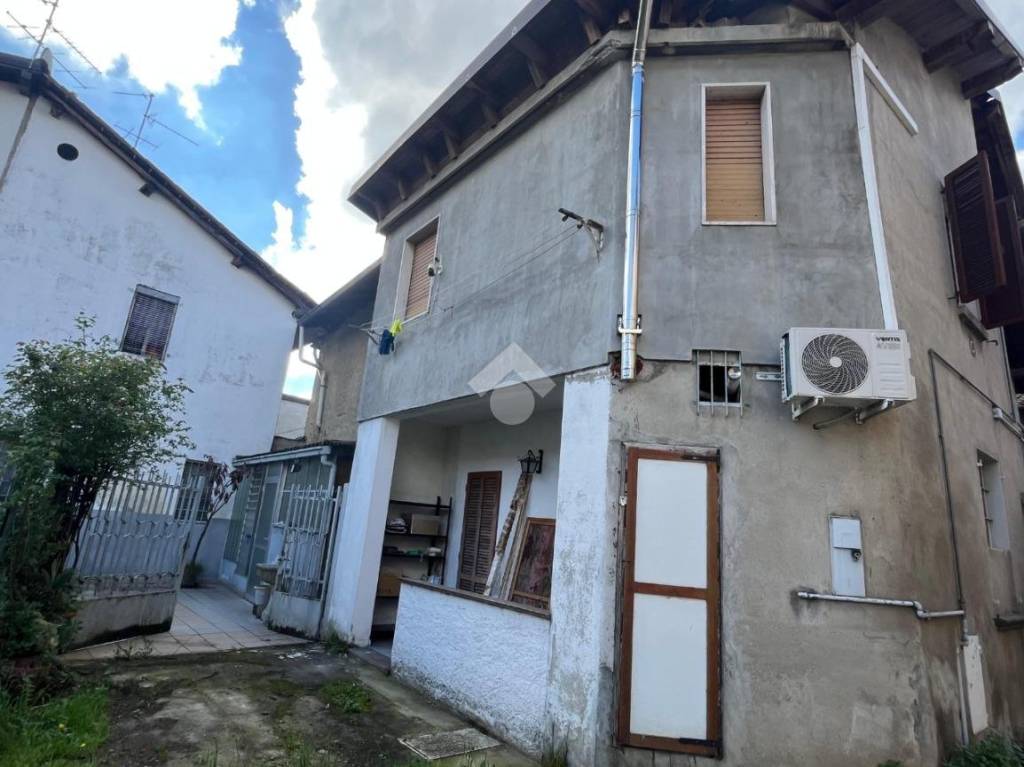 appartamento in vendita a Giussano in zona Paina