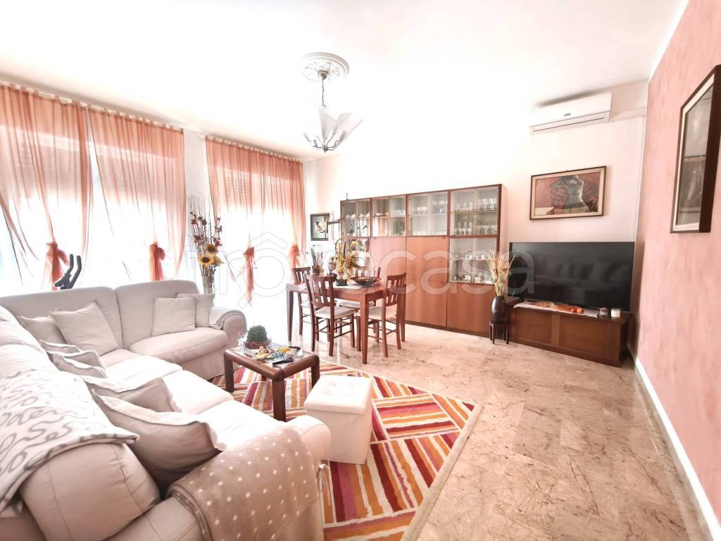 appartamento in vendita a Giussano in zona Birone