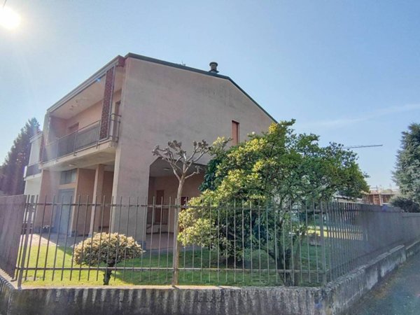 casa indipendente in vendita a Giussano