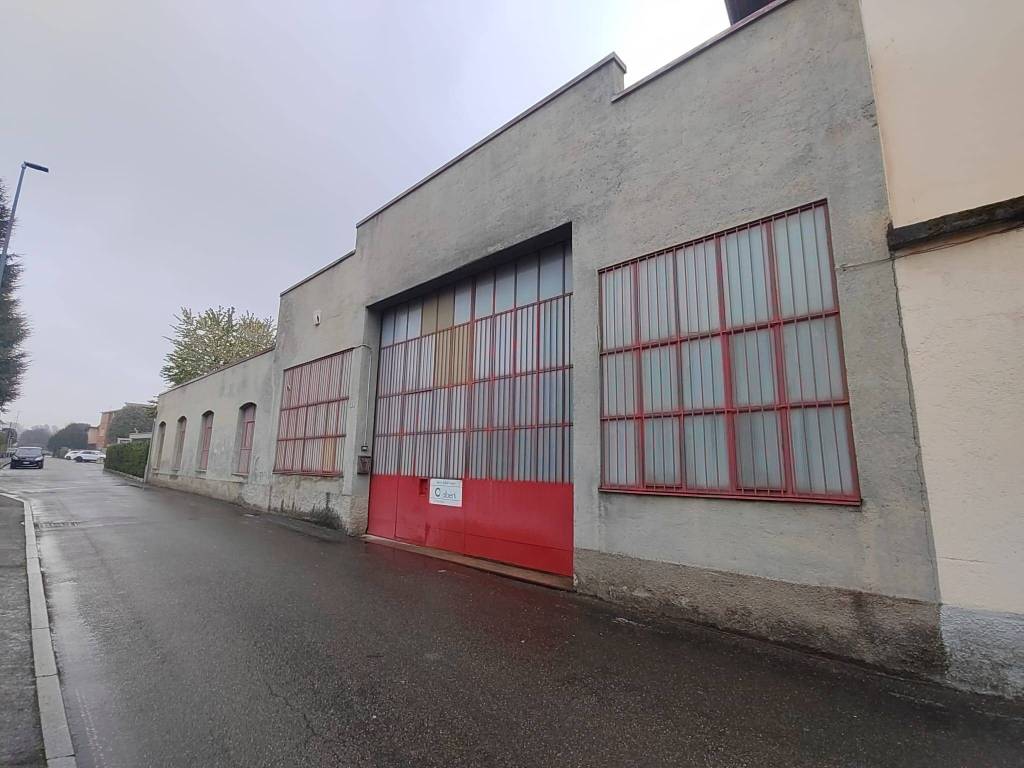 negozio in vendita a Giussano in zona Birone