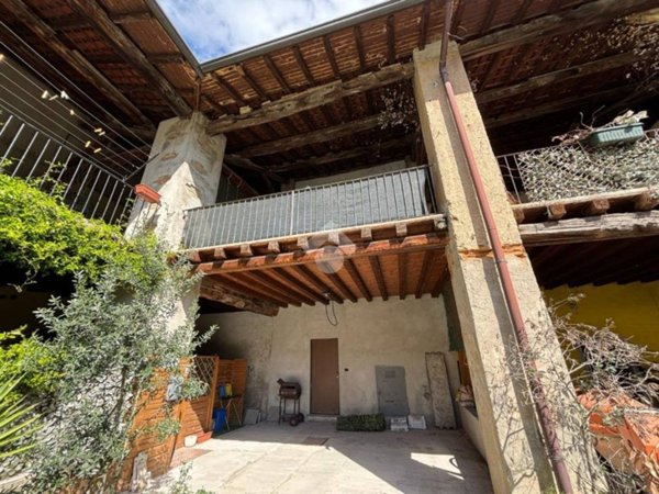 casa indipendente in vendita a Giussano in zona Birone