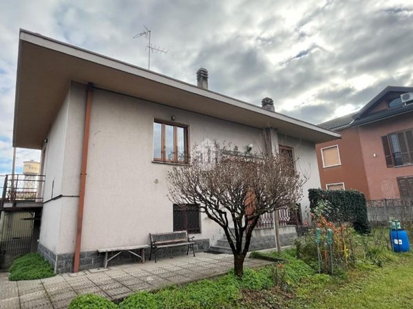 appartamento in vendita a Giussano in zona Birone