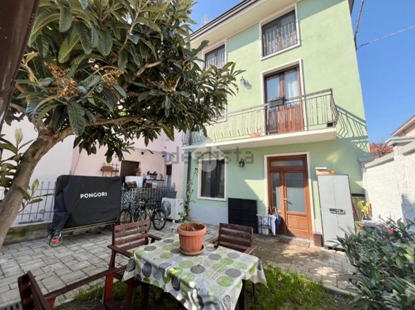 appartamento in vendita a Giussano in zona Paina