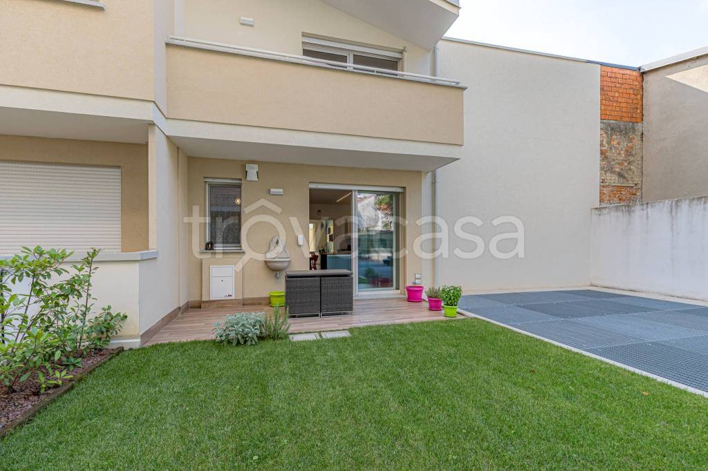 casa indipendente in vendita a Giussano in zona Paina