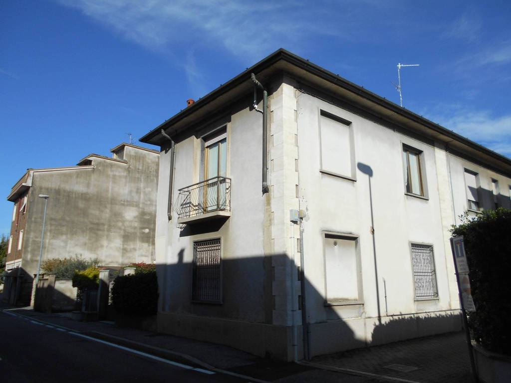 appartamento in vendita a Giussano in zona Paina