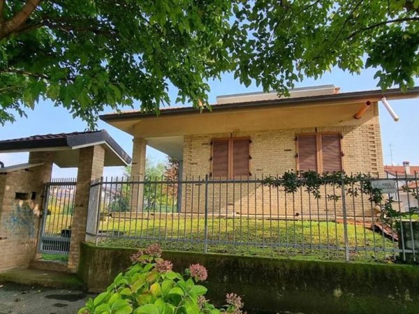 casa indipendente in vendita a Giussano