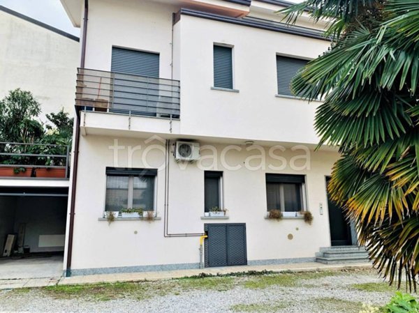 appartamento in vendita a Giussano in zona Paina