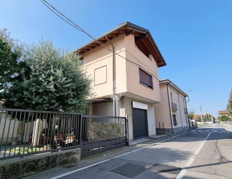 casa indipendente in vendita a Giussano in zona Birone