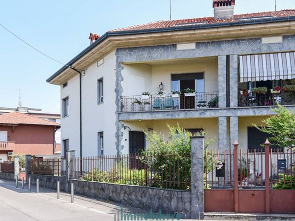 casa indipendente in vendita a Giussano in zona Paina