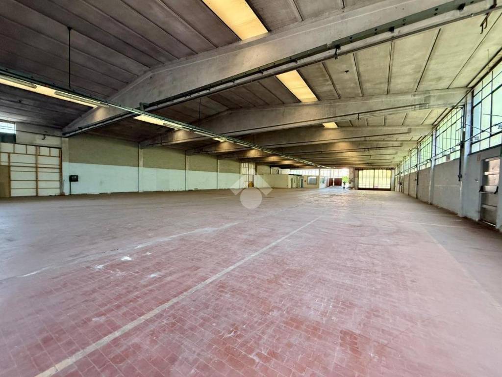 capannone in vendita a Giussano