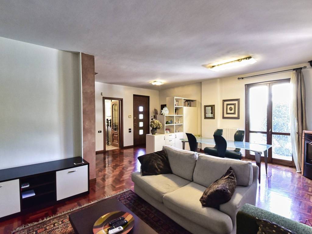 casa indipendente in vendita a Giussano