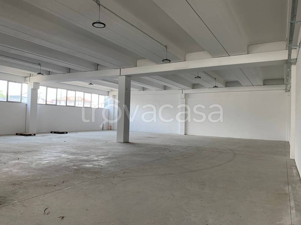 locale commerciale in vendita a Giussano