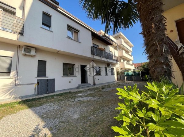 appartamento in vendita a Giussano in zona Paina