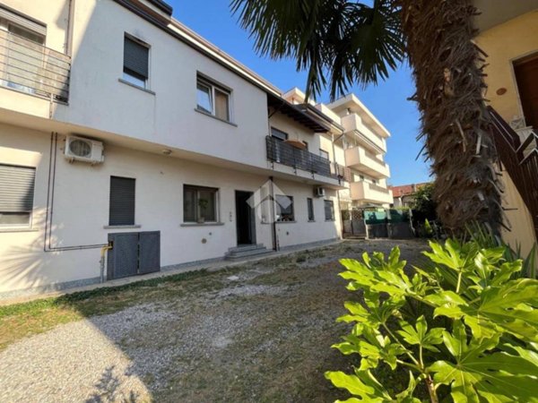 appartamento in vendita a Giussano in zona Paina