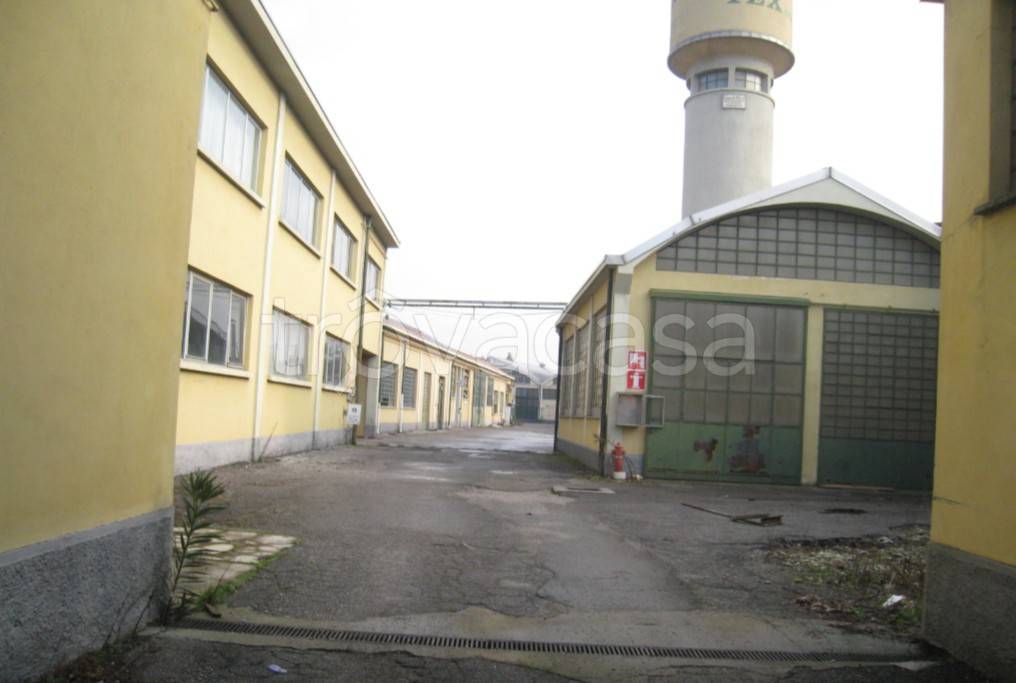 capannone in vendita a Giussano