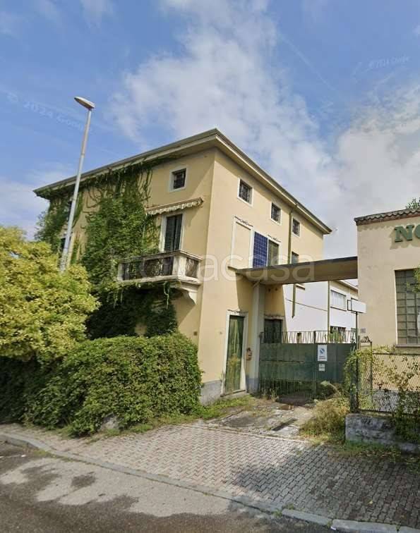 capannone in vendita a Giussano