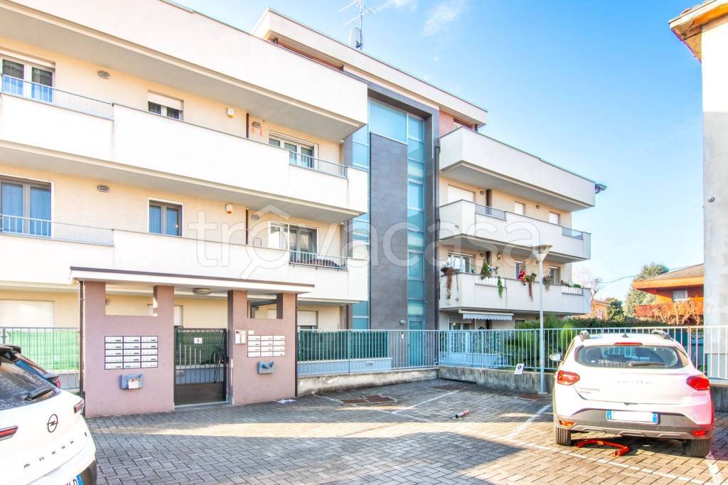 appartamento in vendita a Giussano in zona Paina